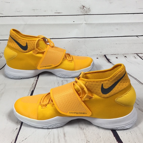 Nike hyperrev sneaker basketball shoe - Picture 2 of 8